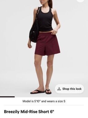 lululemon athletica Mid-Rise Shorts in Burgundy